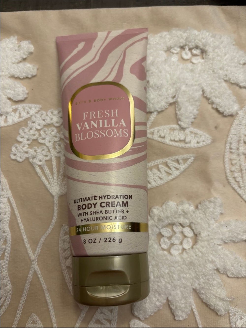 Bath & Body Works Fresh Vanilla Blossoms Ultimate Hydration Body Cream – 8 oz